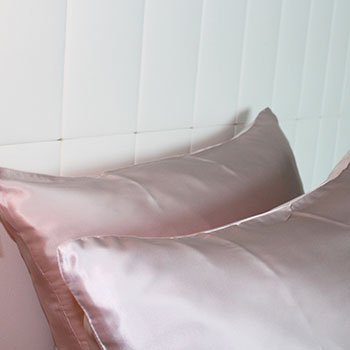 hidratacija-lica-na-roze-svilenim-silkeep-jastucnicama