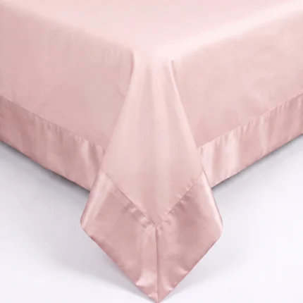 Silkeep svileni baby roze prekrivač namešten