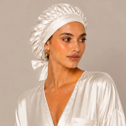Silkeep svilena bela noćna kapa l sa modelom