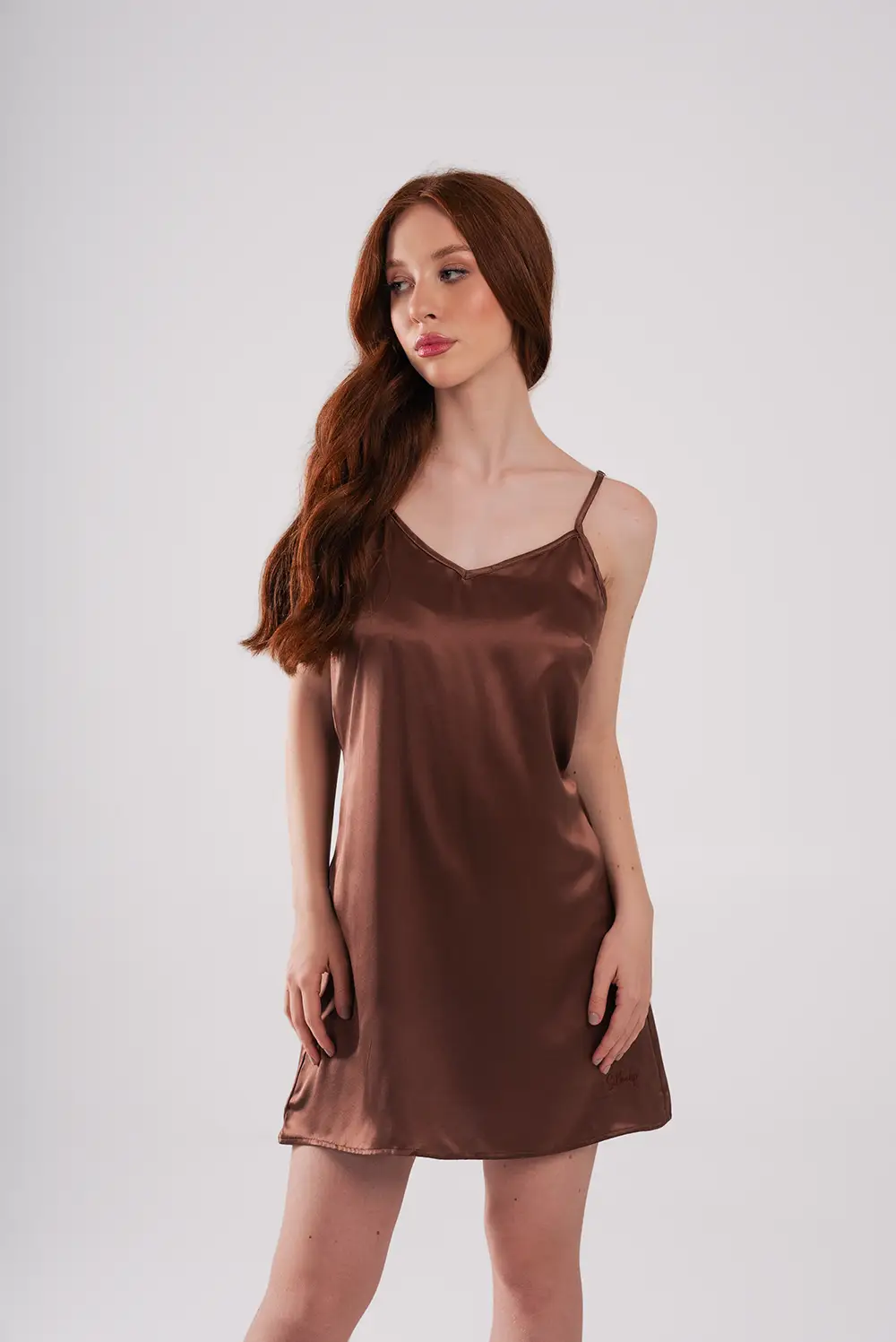 silkeep-svilena-chocolate-spavacica-bela-pozadina.webp 100% Svilena Chocolate Spavaćica - Слика 1